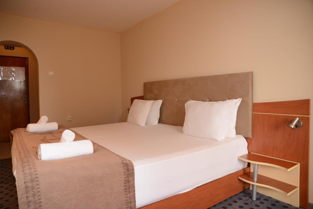 Bona Vita Hotel Golden Sands Exterior photo